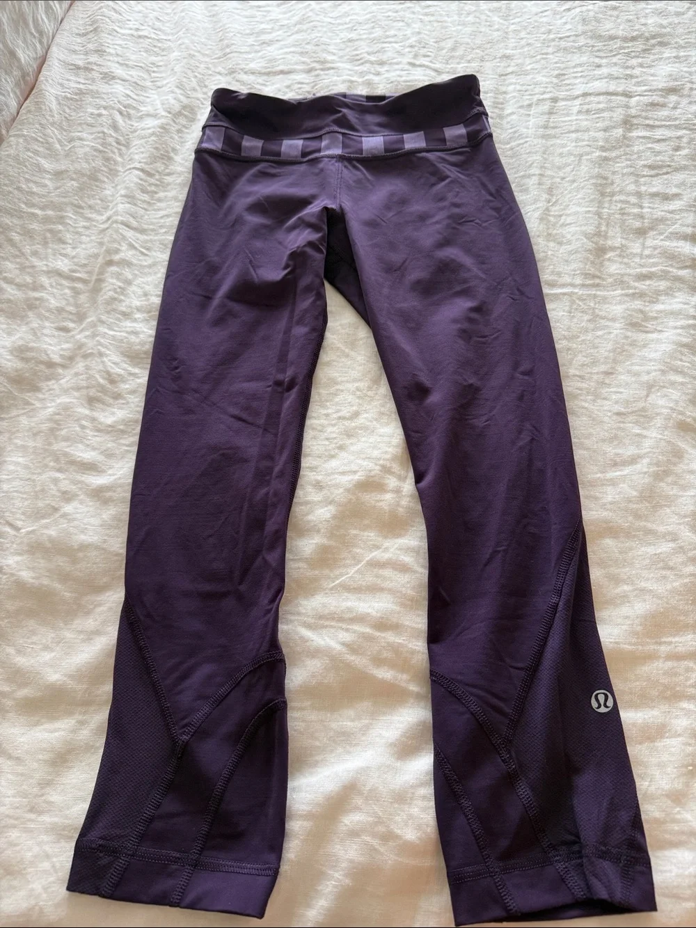 Lululemon women’s size 2 Deep Purple Capri Leggings